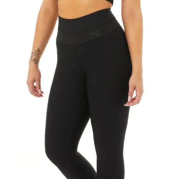 Alo Yoga High Waist Fitness Capri Leggings in Black Size Small - Picture 2 of 11